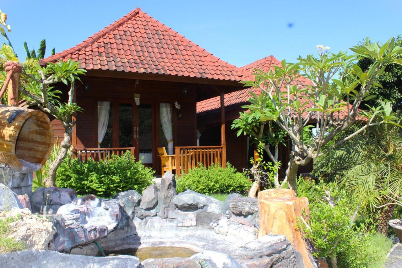 Bamboo Bungalow Jungle View Batununggul ภายนอก รูปภาพ