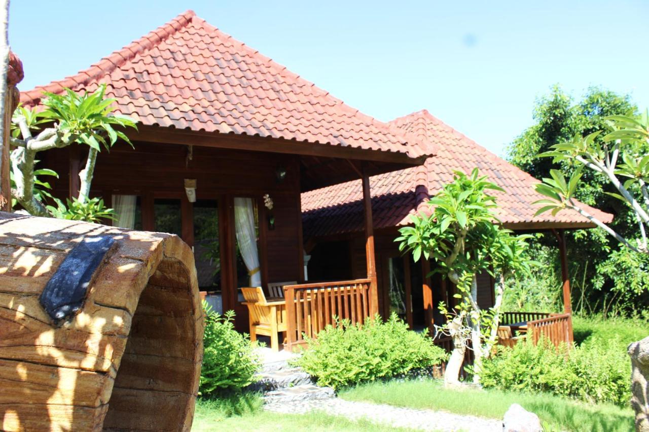 Bamboo Bungalow Jungle View Batununggul ภายนอก รูปภาพ